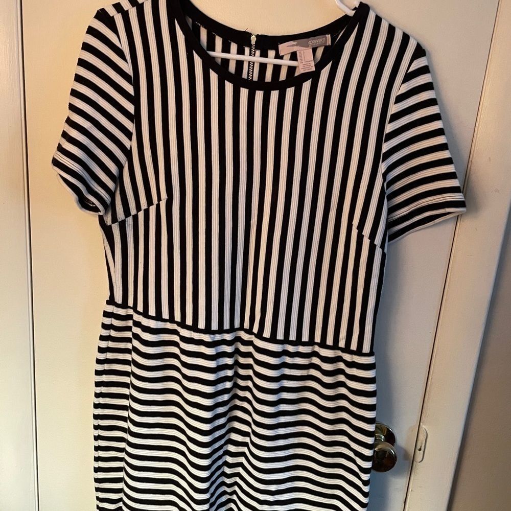 Dress Forever 21 Large White & black striped